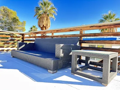 Santorini Haven: View,Stargazing,Pets friendly,BBQ,Large Deck Hotels near Desert Institute at Joshua Tree National Park