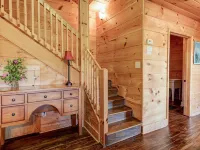 Log Home with Amazing Views of MT. Mitchell/Fireplace /Hot Tub/Pet Friendly Hotels in Broad River
