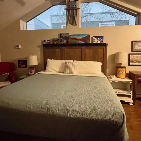 ADA Compliant Cabin. Luxury finishes, pet friendly. Garden, 3 blocks to downtown