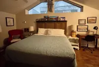 ADA Compliant Cabin. Luxury finishes, pet friendly. Garden, 3 blocks to downtown