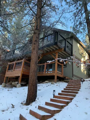 Moonridge cabin + treehouse + hot tub + pool table