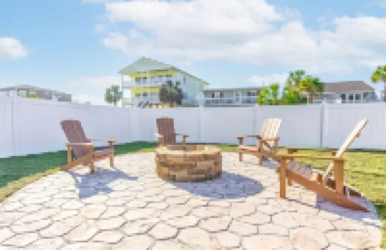 5bed/5bath house with heated pool and fire pit!