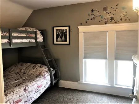 Jefferson House near the Square, Cozy & Clean, Close to Everything!