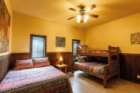 Casa Bella @ Buchanan Vacation Homes - Pool & Free Frio River Access