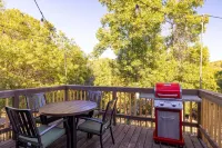 Charming home with hot tub minutes to river & lake!