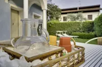 Luxurious Residence in Central Location a Few Steps from the Lake with AC and WIFI Hoteles en Toscolano-Maderno