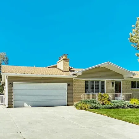 Hoskere Homes - 5 Bed 2.5 Bath Home: ~25 mins to Skiing/Hiking, 2 Car, RV Pad