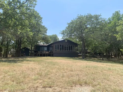 Lakeside Country Cabin with private dock! Hotels in Sherman-Denison