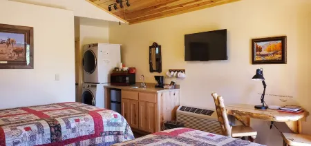 East Zion-Glendale Ranch Cabin 3