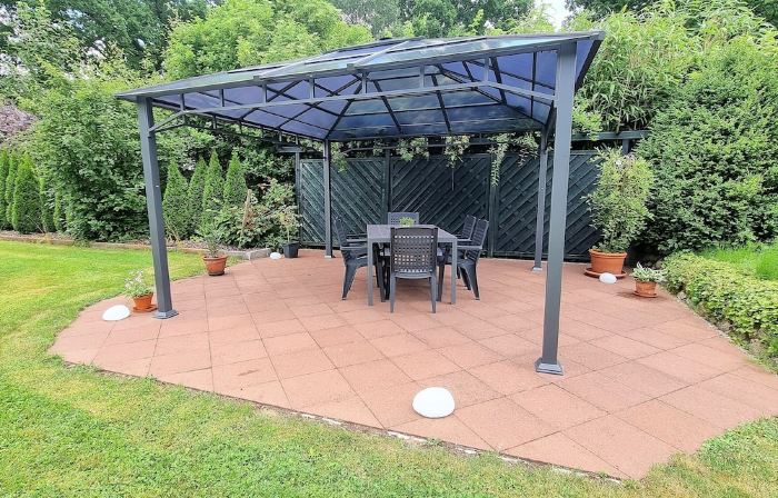 Mod. Apartment with balcony, 4 persons, near Hamburg