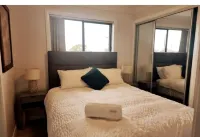 36C CBD 2BR 2 Btathrooms Walk to hospital & train station  Free parking  & Wi-fi