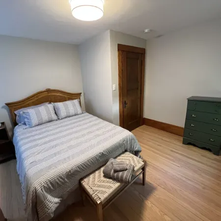 Renovated charmer in the heart of Decorah’s Park District Отели в г. Декора