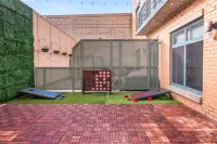 Stylish Vibrant Getaway w/Private Patio next to Bars & Food, 5 minutes from DC!