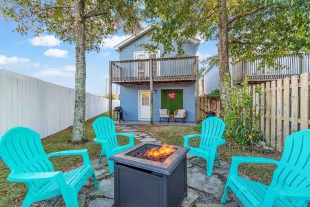 The Fab Flamingo 🦩 2 King Beds 2 Miles to Beach 🏝 Отели в г. Аппер-Гранд-Лагун