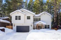 Luxurious Tahoe Escape: Hot tub, Arcade, Fireplace, and more+