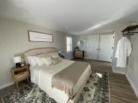 Secluded, romantic cabin with hot tub on 12 acres of woodland.