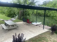 Cute cabin overlooking Spring Creek