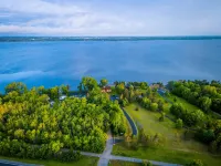 Breezy Hills - Unit 3; Lake Bemidji, King Bed, Kayaks, PB Trail Private Access โรงแรมในเบมิดจิ
