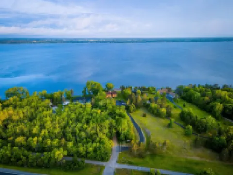 Breezy Hills - Unit 3; Lake Bemidji, King Bed, Kayaks, PB Trail Private Access
