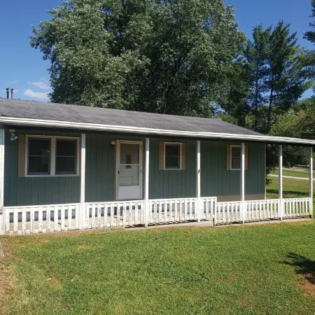 Corner Cottage near Hocking Hills, WNF, Ohio University, and Hocking College