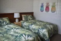 Beautiful 2 bedroom fully self contained unit with sea views and breezes