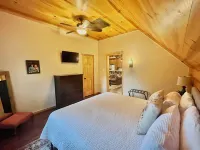 Big Mountain Views,  Minutes to Wineries, Hot Tub