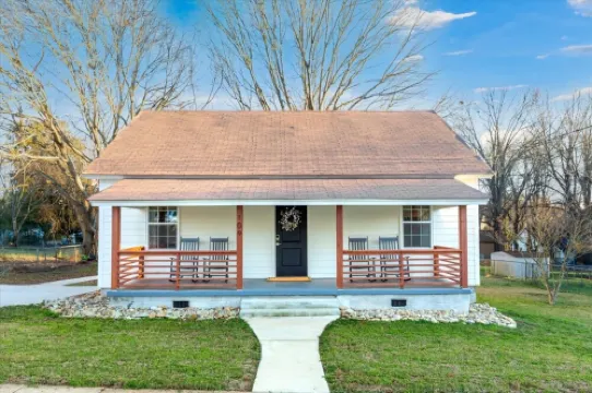 The Cotton Mill Cottage - charming 2 bedroom blocks from downtown Simpsonville