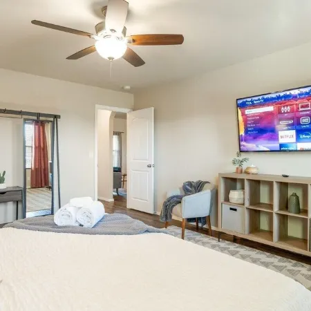 Modern Home Near Rose District: KING Bed, Hot Tub