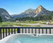 New! Modern Ski-in/Ski-out Mountain View Chalet by Village + Hot Tub/EV Charging