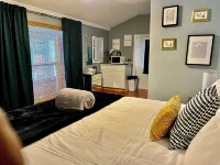 Unique space with lots of details! Hotels in Seffner