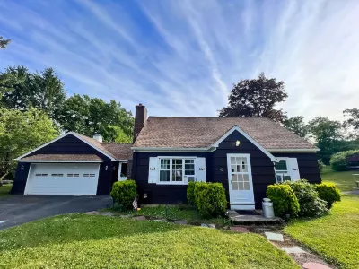 Charming 3BR Hilltop House, Newly Remodeled with Arcade Hotels near Buttermilk Falls
