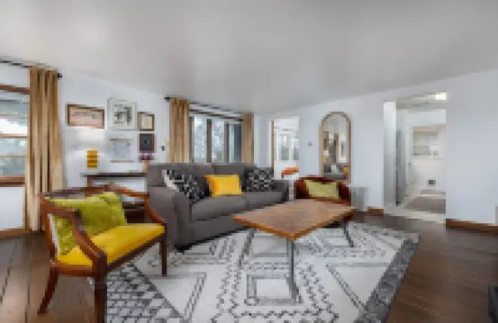 Stylish 1 bedroom cottage along the Mississippi River