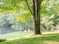 Lakefront Retreat in Quite Cove on Luxurious Lake Toxaway Hotels in Hogback