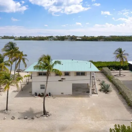 OPEN WATERFRONT [not canal] HOUSE [not duplex] Snorkel right from your backyard
