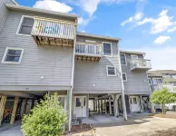 Knot on Call ~ Ocean Views ~ Spacious 3BR ~ Sleeps 8 ~ Steps to Beach ~ Dogs OK