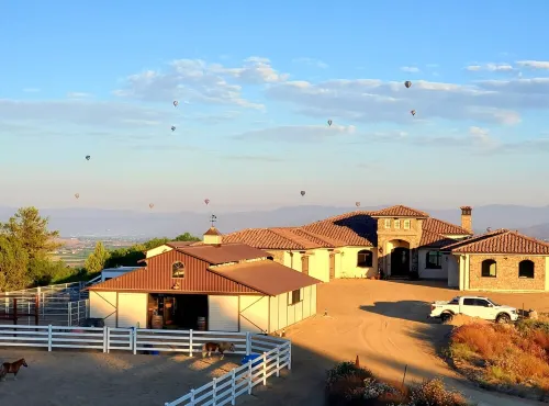 Romantic 1 Bedroom Villa Overlooking the Vineyards with INCREDIBLE VIEWS!