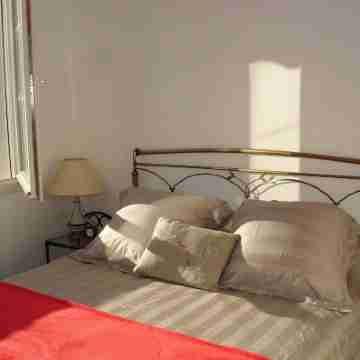 Apt T3 air-conditioned, on the 1st floor of a character residence in CAHORS Rooms