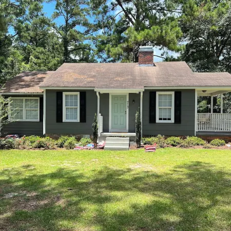 Super Cozy Cottage is updated, fully stocked and close to Downtown Thomasville!