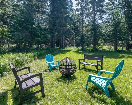 Rangeley 4-Season Retreat – Water and Sunset Views – Wood Stove – Game Room レーンジリーのホテル