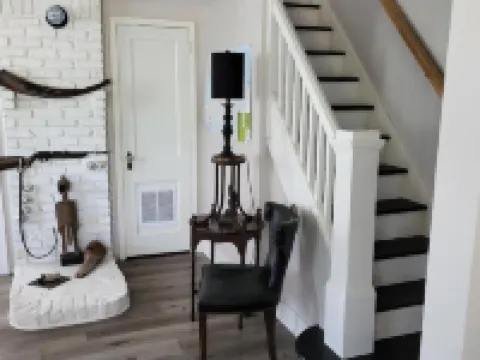 Charming Riverhead home with large outdoor patio & backyard  firepit Hotéis em Riverhead