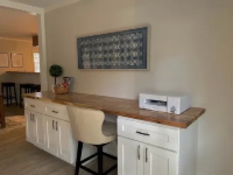 The Quail's Nest! Convenient to downtown, quiet and fully remodeled!