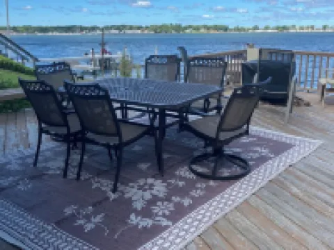 Charming Cottage on the Bay and Golf Course with private patio and boat dock. Hotéis em Sodus