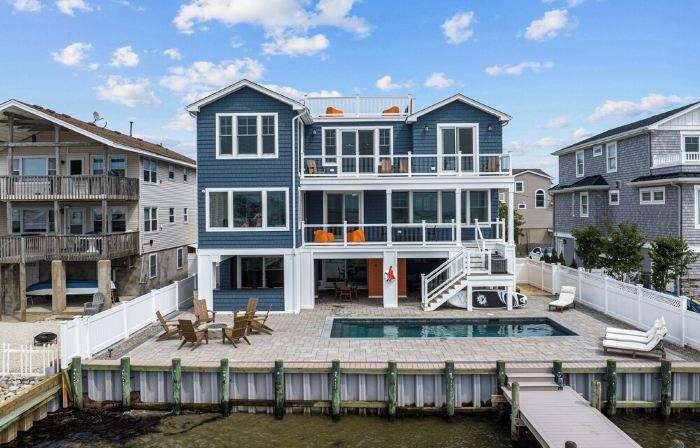 Beautiful Bayfront w/ Heated Pool & Dock.  6 Bedrooms, all w/ Ensuite Bathrooms.