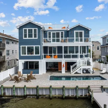 Beautiful Bayfront w/ Heated Pool & Dock.  6 Bedrooms, all w/ Ensuite Bathrooms.