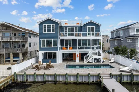 Beautiful Bayfront w/ Heated Pool & Dock.  6 Bedrooms, all w/ Ensuite Bathrooms.