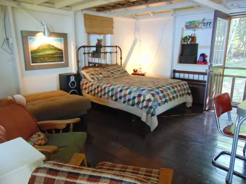 The Glamp-Direct on Lake with own Beach and own Outhouse