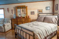 Rustic Cabin - Jetted Tubs - Wi-Fi - Wonderful Views - Grill - Firepit - Porch