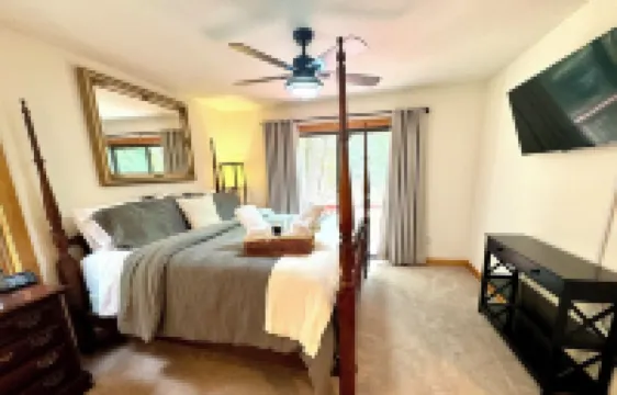 Large Family Cabin Escape in North GA Mountains on Private Pond