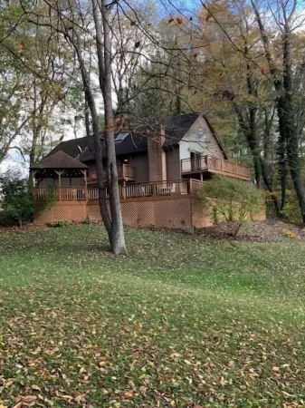 Lakeside Hideaway a spacious lodge with a lake view close to local attractions.