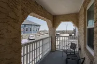 Ocean Block Haven: Stylish 1Br Retreat with Beach Badges Next to the Shore Store